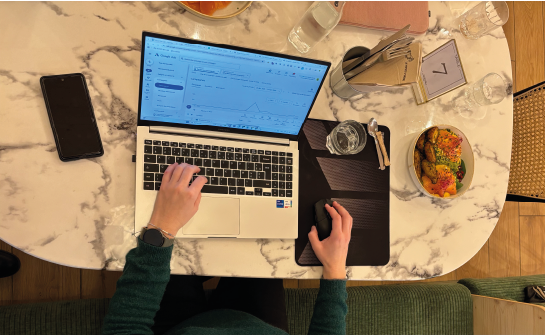 photo d'un ordinateur portable vu du dessus